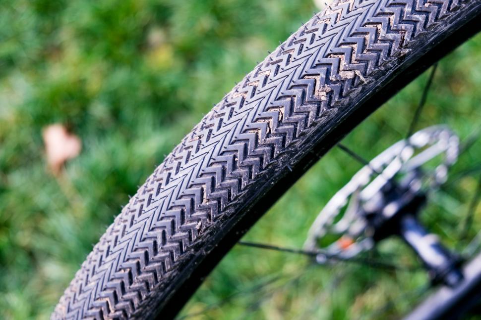 Specialized Sawtooth 650bx42mm